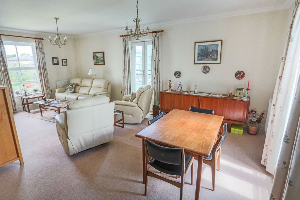 Additional image 5 of 2 bed flat for saleColdstream Road, Caterham CR3