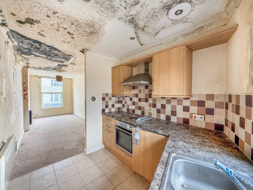 Additional image 4 of 1 bed flat for saleFlat 2, 12 Fore Street, Callington, Cornwall PL17