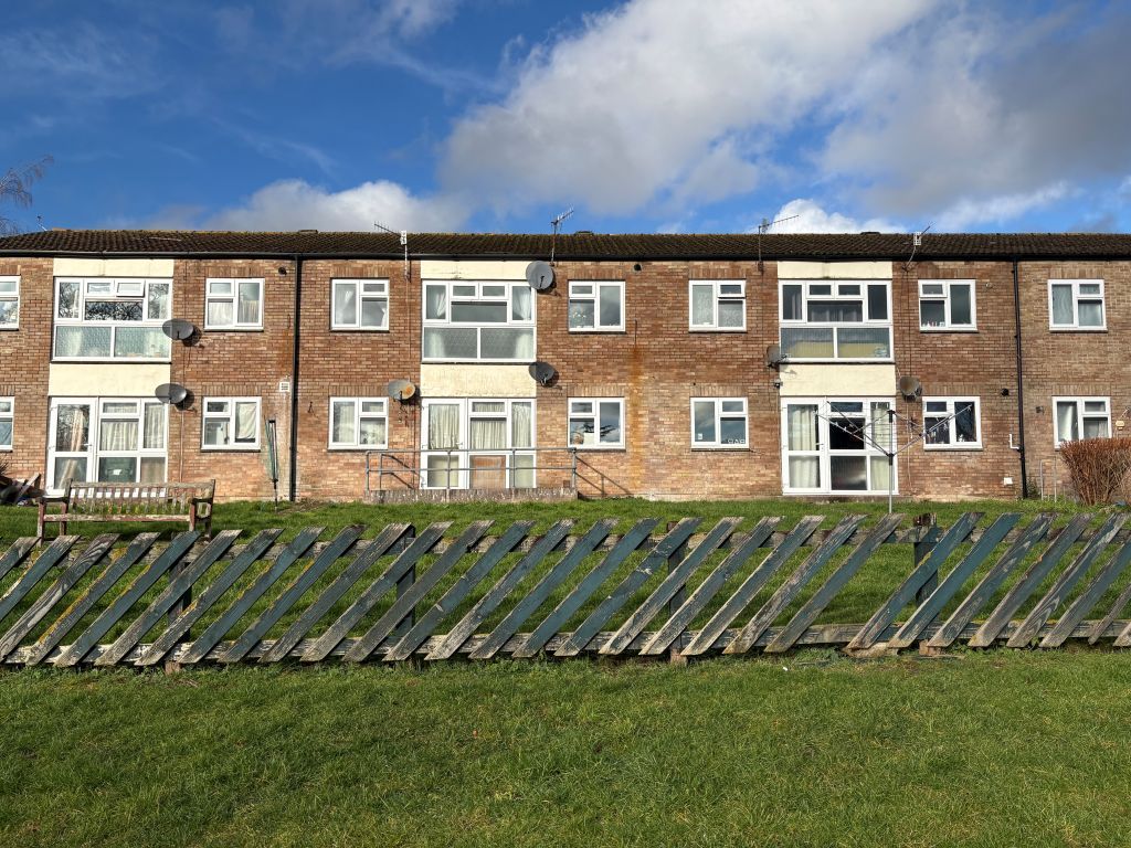 2 bed flat for saleGrierson Close, Calne SN11