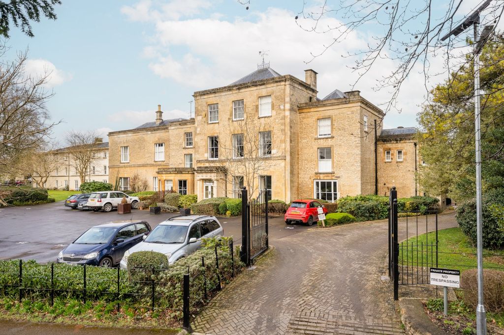Additional image 3 of 3 bed flat for saleChesterton Lane, Cirencester, Gloucestershire GL7