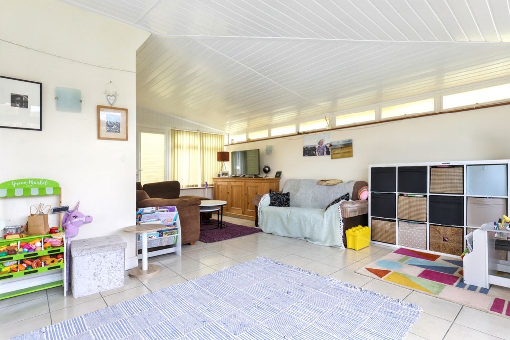Additional image 7 of 4 bed detached house for sale16 Wychwood Close, Carterton OX18