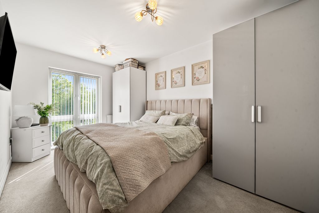 Additional image 8 of 2 bed flat for saleChertsey, Surrey KT16