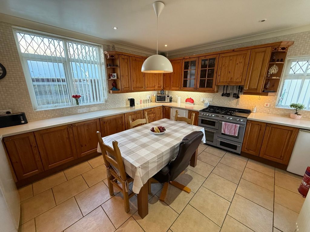 Additional image 15 of 7 bed detached house for salePark Avenue, Cardigan SA43