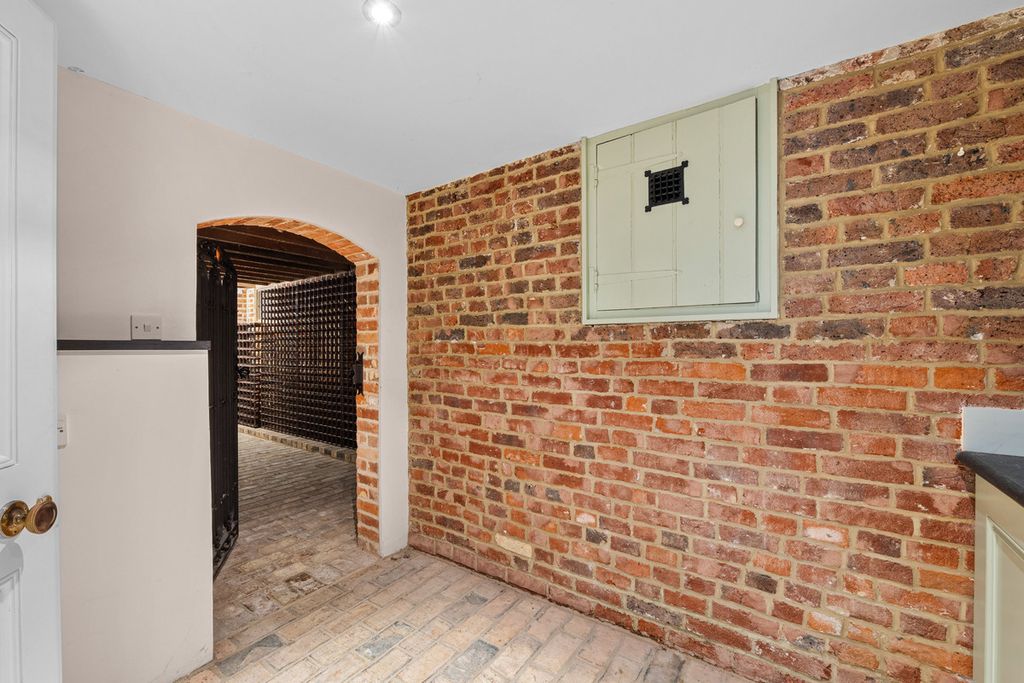Additional image 10 of 6 bed detached house for saleTupwood Lane, Caterham CR3