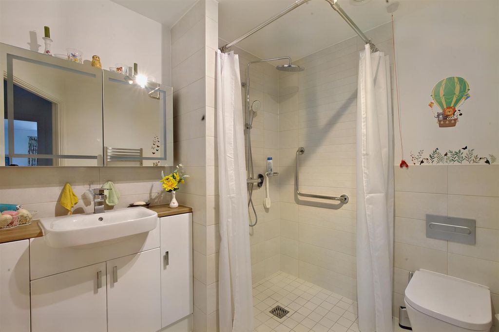 Additional image 8 of 2 bed flat for saleMiami House, Princes Road, Chelmsford, Essex CM2