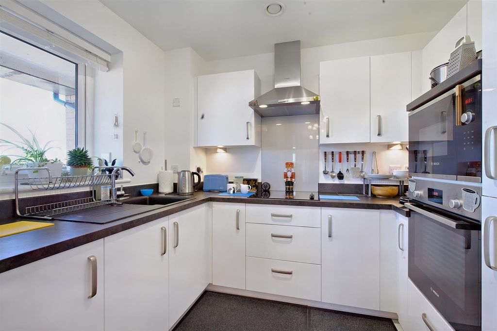 Additional image 3 of 2 bed flat for saleMiami House, Princes Road, Chelmsford, Essex CM2