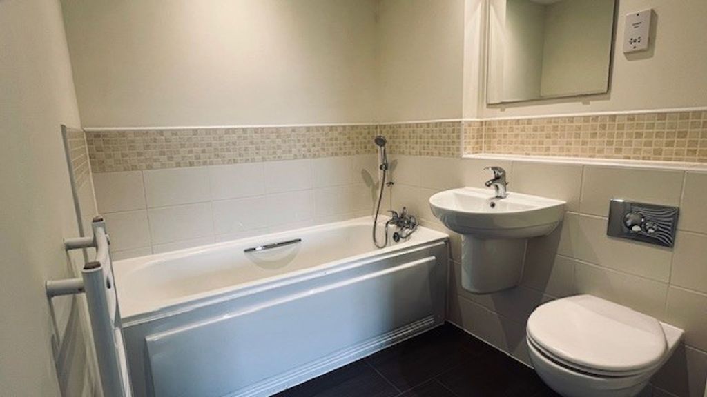 Additional image 9 of 2 bed flat for salePhoenix Court, Thame OX9