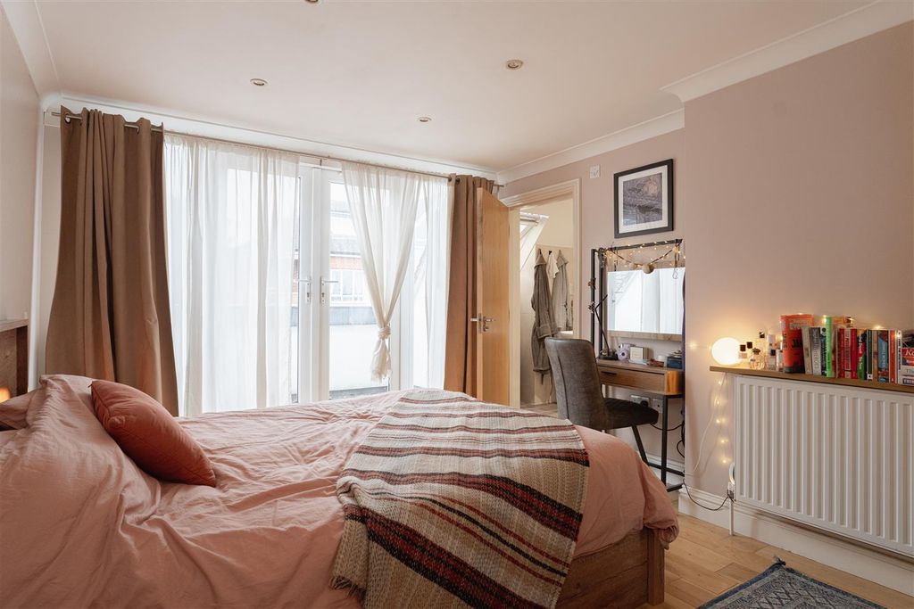 Additional image 8 of 2 bed flat for saleCoulsdon Road, Caterham CR3