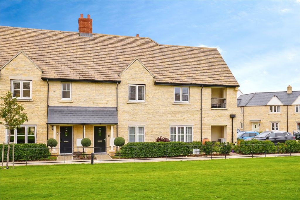 2 bed flat for saleForest Grove, Burford, Oxfordshire OX18