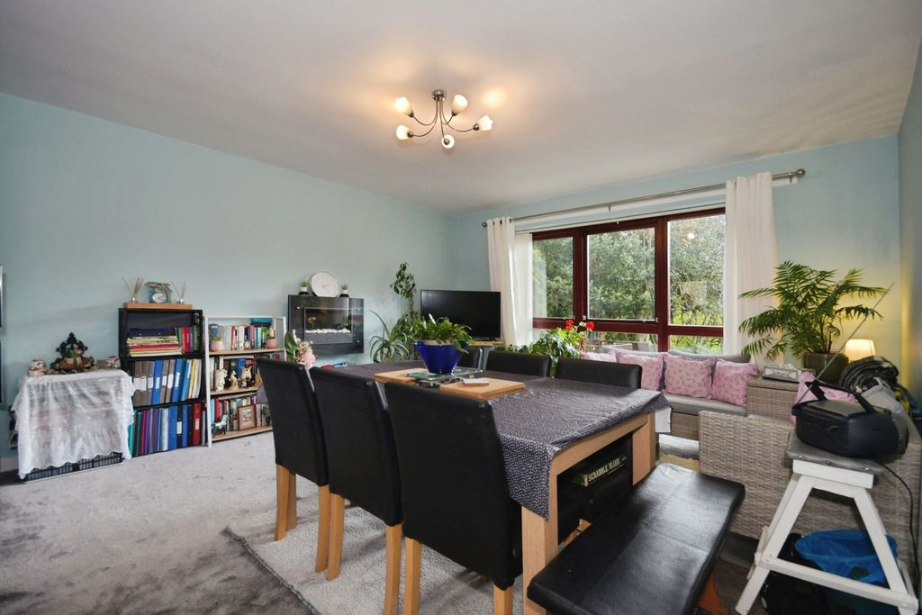 Additional image 3 of 2 bed flat for saleHigh Street, Old Whittington, Chesterfield, Derbyshire S41