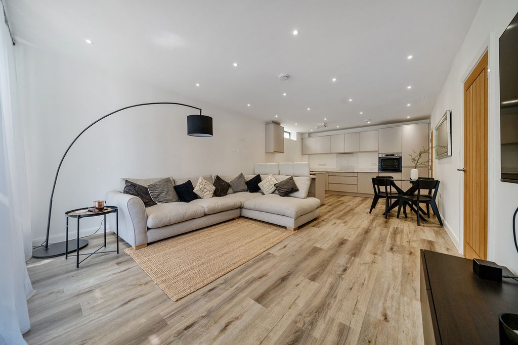 Additional image 10 of 2 bed flat for saleSouthill Road, Chislehurst BR7