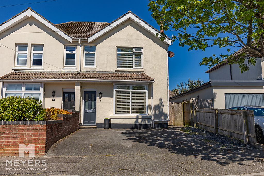 4 bed semi-detached house for saleAvon Road West, Christchurch, 2 BH23