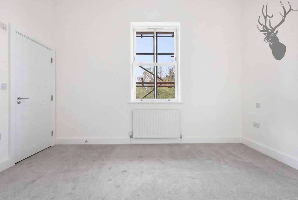 Additional image 9 of 2 bed flat for saleThe Oaks, Chigwell IG7