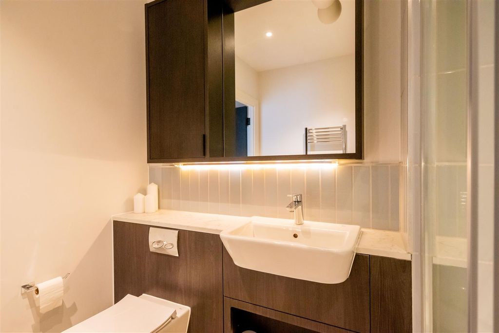 Additional image 14 of 2 bed flat for salePembroke Broadway, Camberley GU15