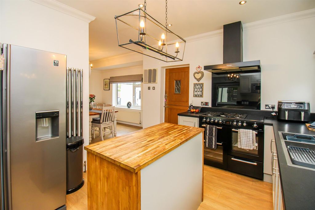 Additional image 2 of 4 bed detached house for saleWood Lane, Castleford WF10