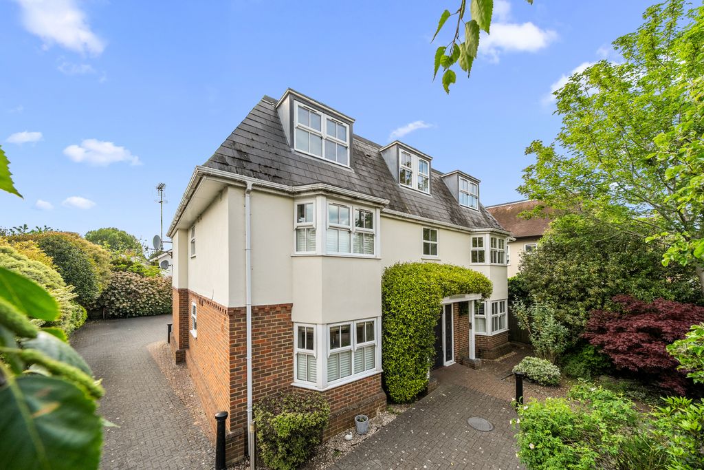 Additional image 19 of 2 bed flat for saleChertsey, Surrey KT16
