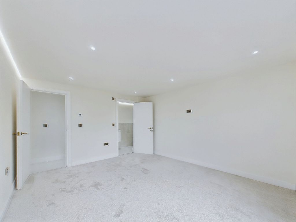 Additional image 7 of 2 bed flat for saleSilver Leaves, Southill Road, Chislehurst, Kent BR7