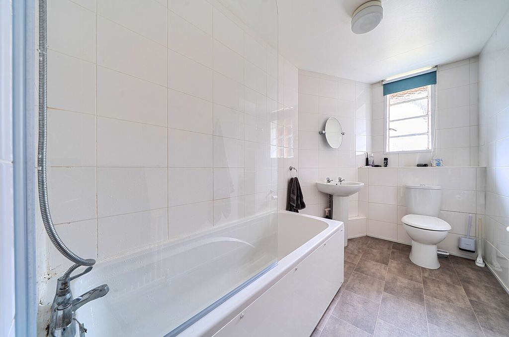 Additional image 7 of 1 bed flat for saleLower Camden, Chislehurst, Kent BR7