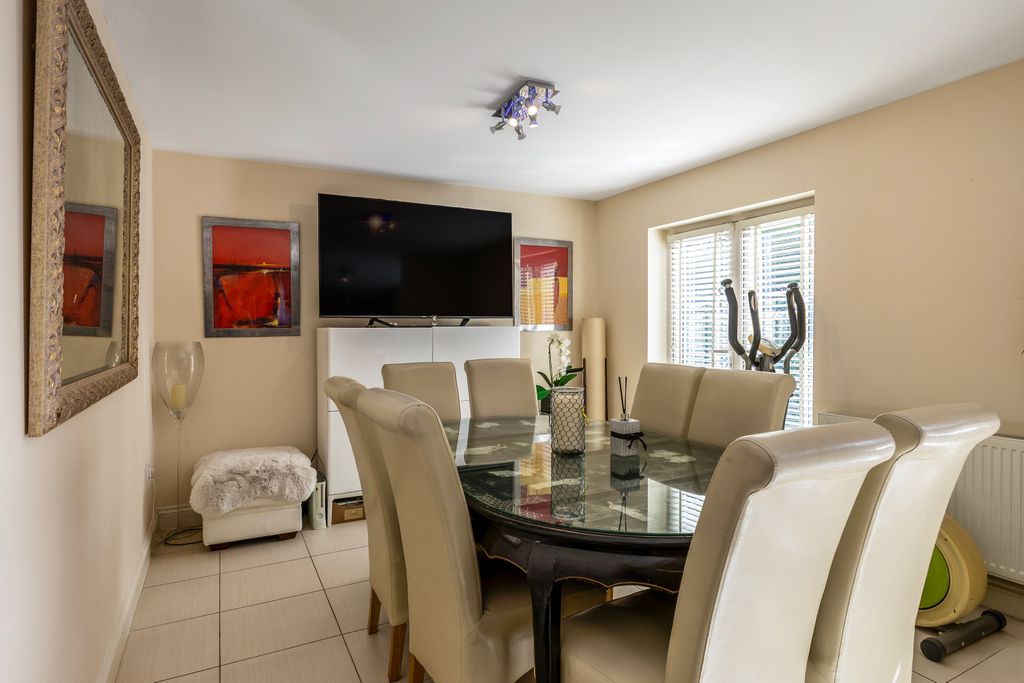 Additional image 4 of 4 bed detached house for saleHawthorne Gardens, Caterham CR3