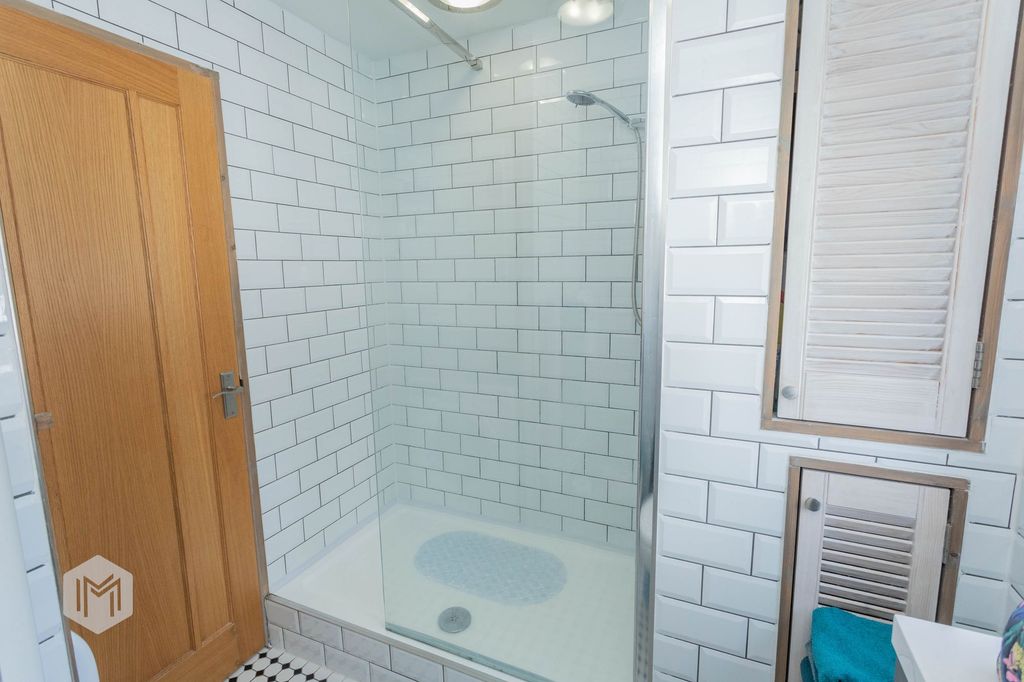 1 bed flat for salePole Lane, Bury BL9 photo 2