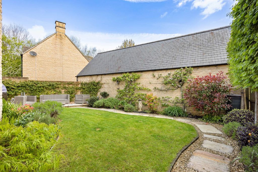 Additional image 31 of 5 bed detached house for saleBeecham Close, Cirencester, Gloucestershire GL7