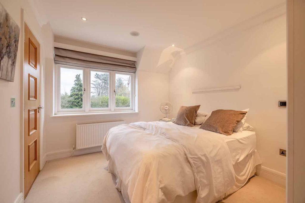 Additional image 13 of 6 bed detached house for saleBurtons Way, Chalfont St Giles HP8