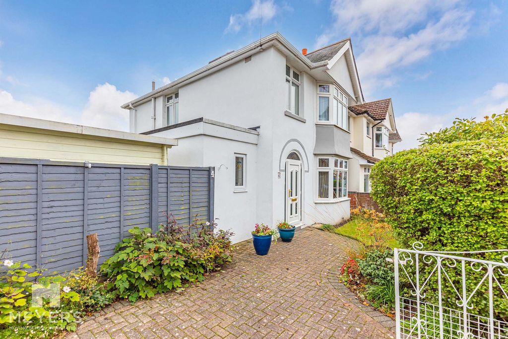 3 bed detached house for saleGleadowe Avenue, Christchurch, 1 BH23