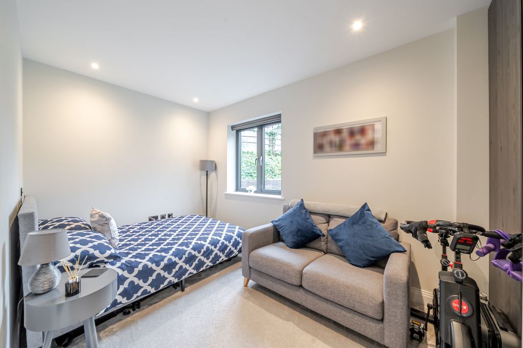 Additional image 7 of 2 bed flat for saleChurch Hill, Caterham CR3