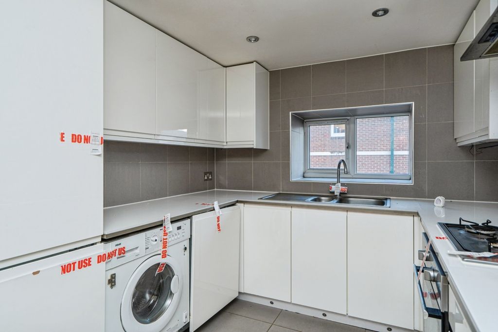 Additional image 17 of 3 bed flat for saleLondon Street, Chertsey, Surrey KT16