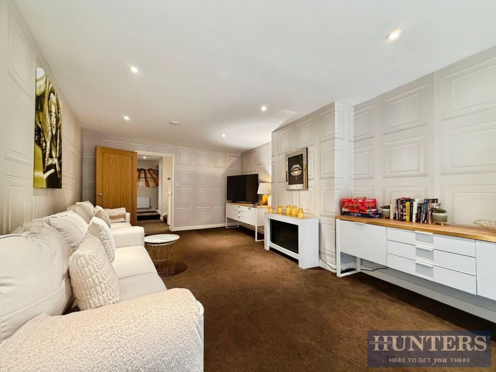 Additional image 4 of 2 bed flat for saleHigh Street, Chatham ME4