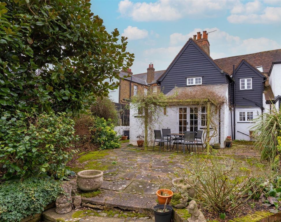 Additional image 9 of 3 bed semi-detached house for saleSparrows Herne, Bushey, Hertfordshire WD23