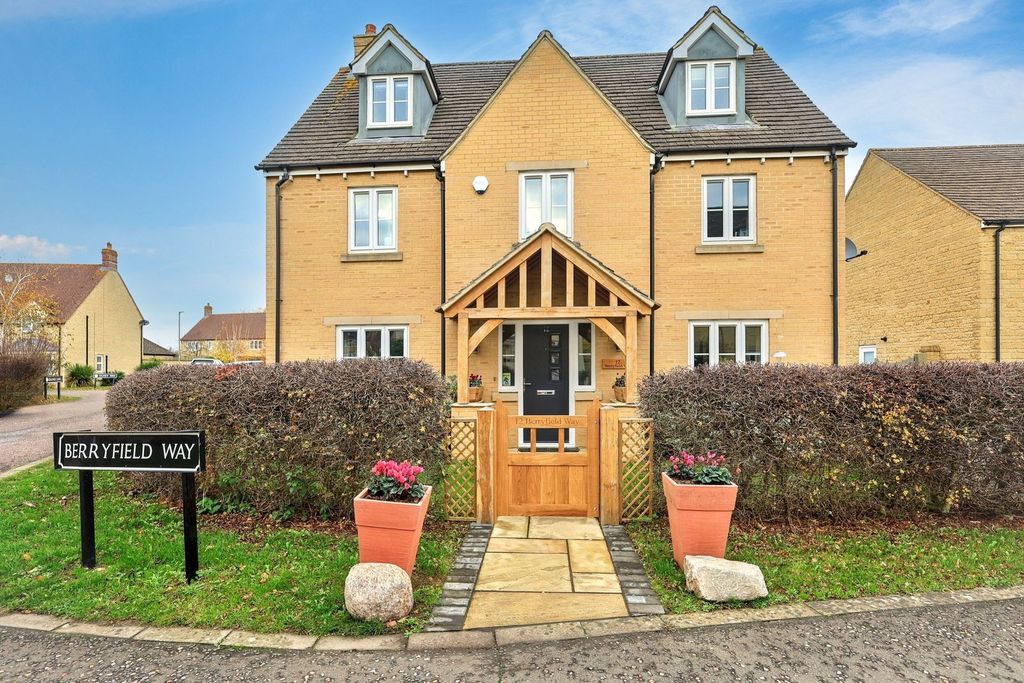 5 bed detached house for saleBerryfield Way, Carterton OX18
