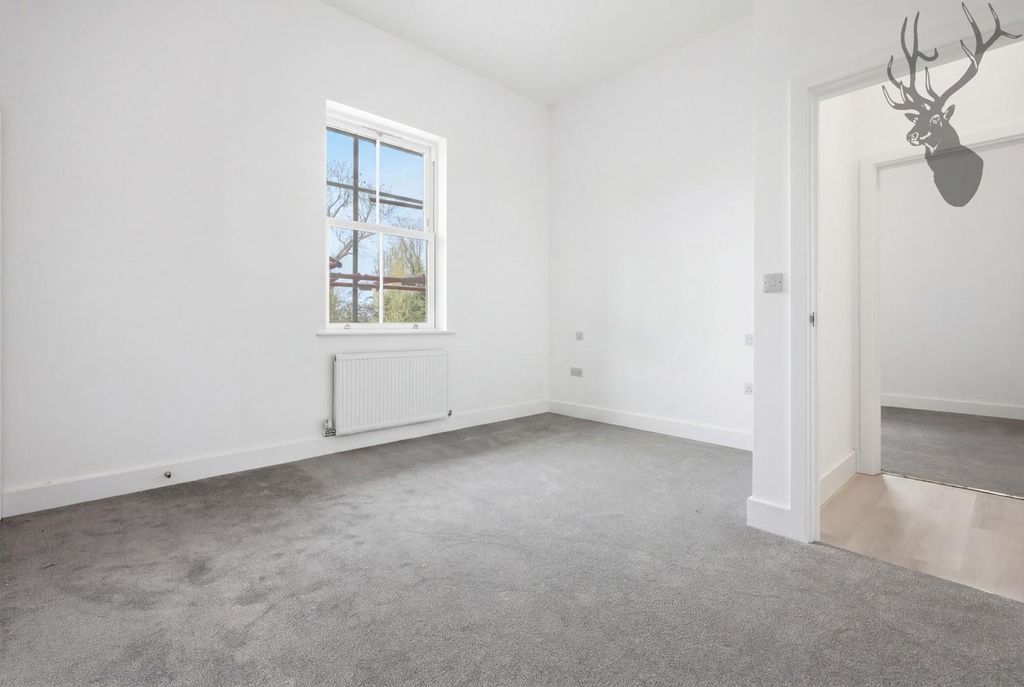 Additional image 8 of 2 bed flat for saleThe Oaks, Chigwell IG7