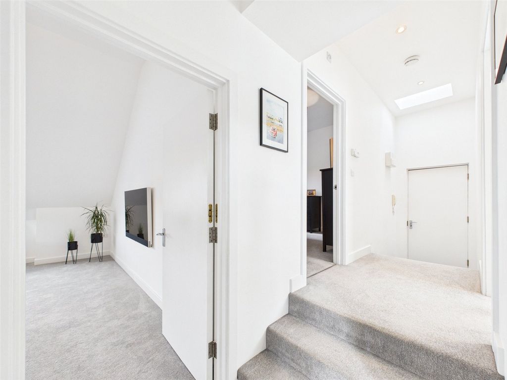 Additional image 8 of 2 bed flat for saleFernleigh Road, Wadebridge, Cornwall PL27