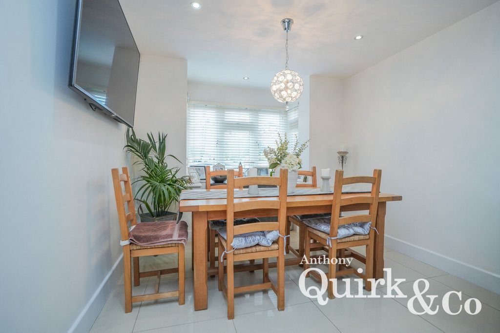 Additional image 4 of 4 bed detached house for saleChurch Parade, Canvey Island SS8