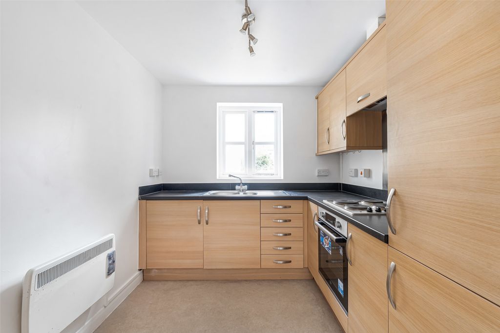 Additional image 3 of 1 bed flat for saleGloucester Street, Cirencester, Gloucestershire GL7