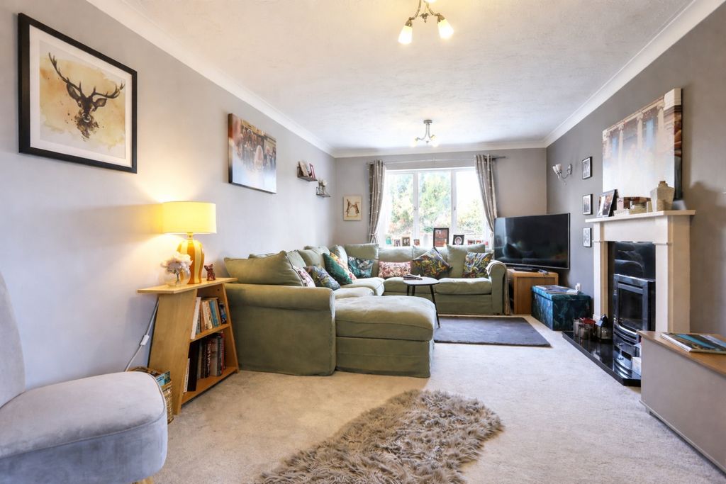 Additional image 5 of 4 bed detached house for sale16 Wychwood Close, Carterton OX18