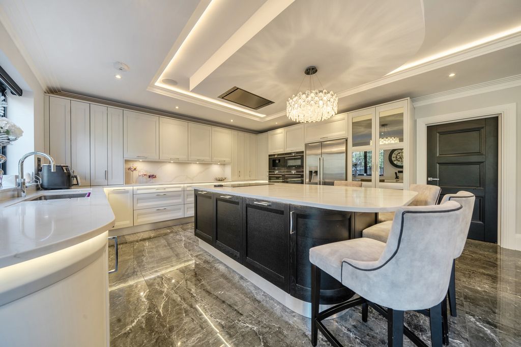 Additional image 3 of 7 bed detached house for saleHeathley End, Chislehurst BR7
