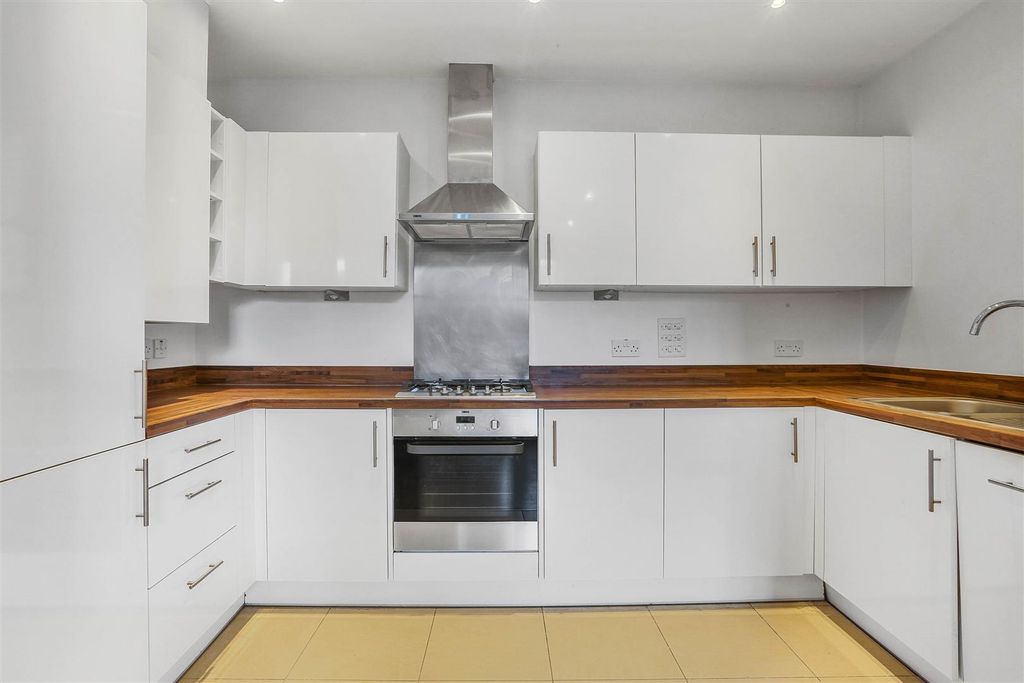 Additional image 3 of 2 bed flat for saleDamson Way, Carshalton Beeches SM5