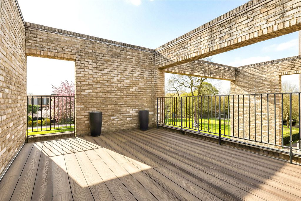 Additional image 17 of 5 bed town house for saleAberdeen Square, Cambridge, Cambridgeshire CB2