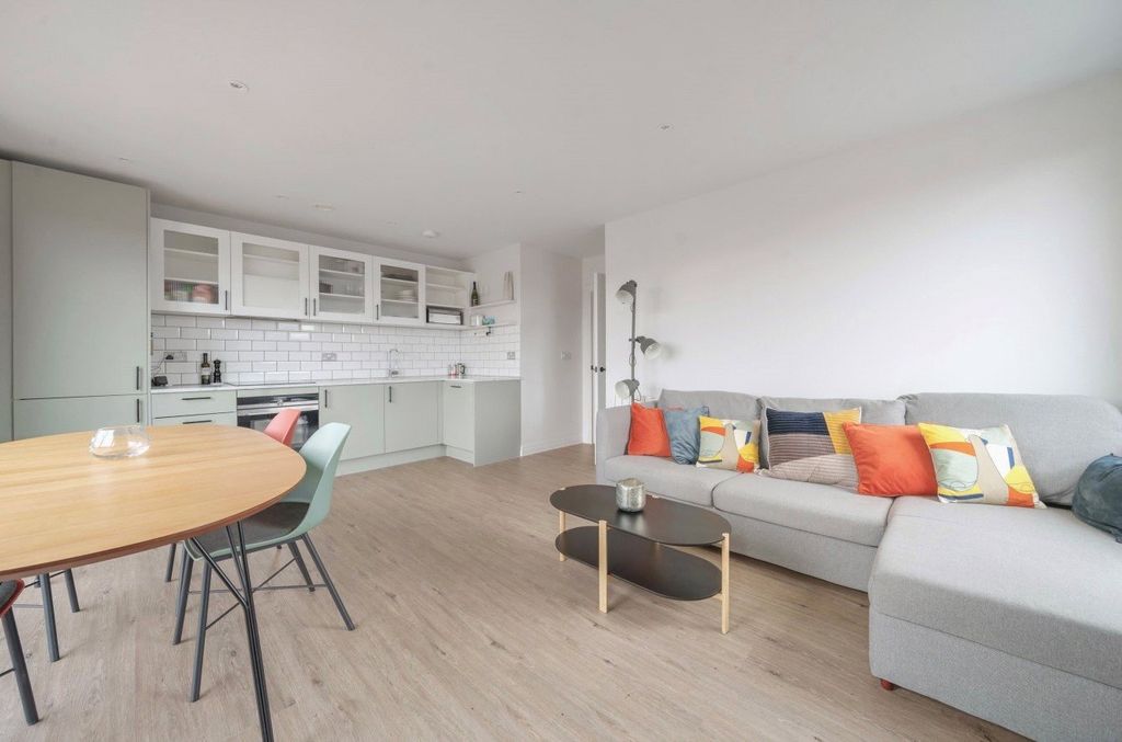 Additional image 4 of 2 bed flat for saleAshwood House, 16-22 Pembroke Broadway, Camberley, Surrey GU15