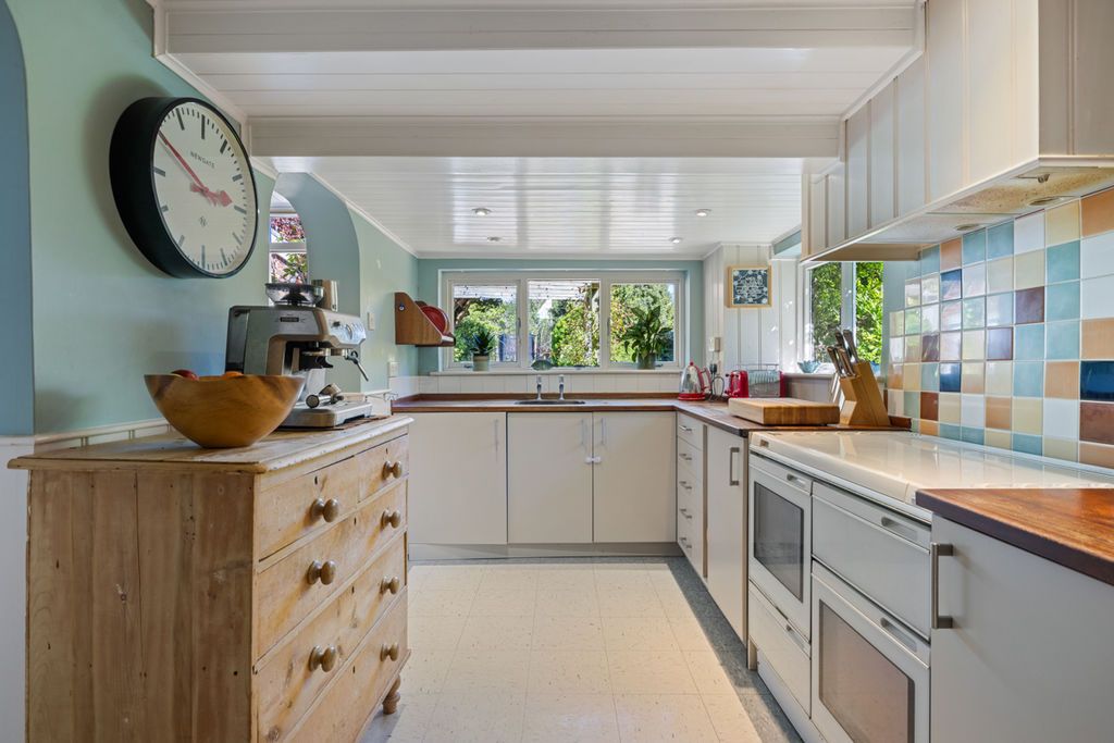 Additional image 10 of 4 bed semi-detached house for saleWhyke Road, Chichester PO19