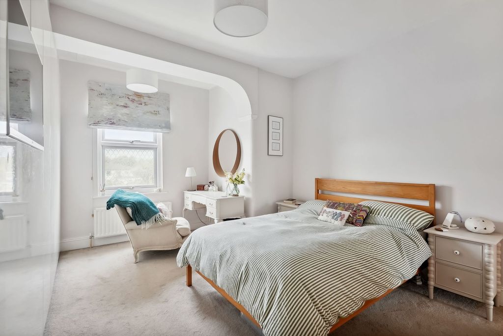 Additional image 13 of 2 bed flat for salePark Lane, Carshalton SM5