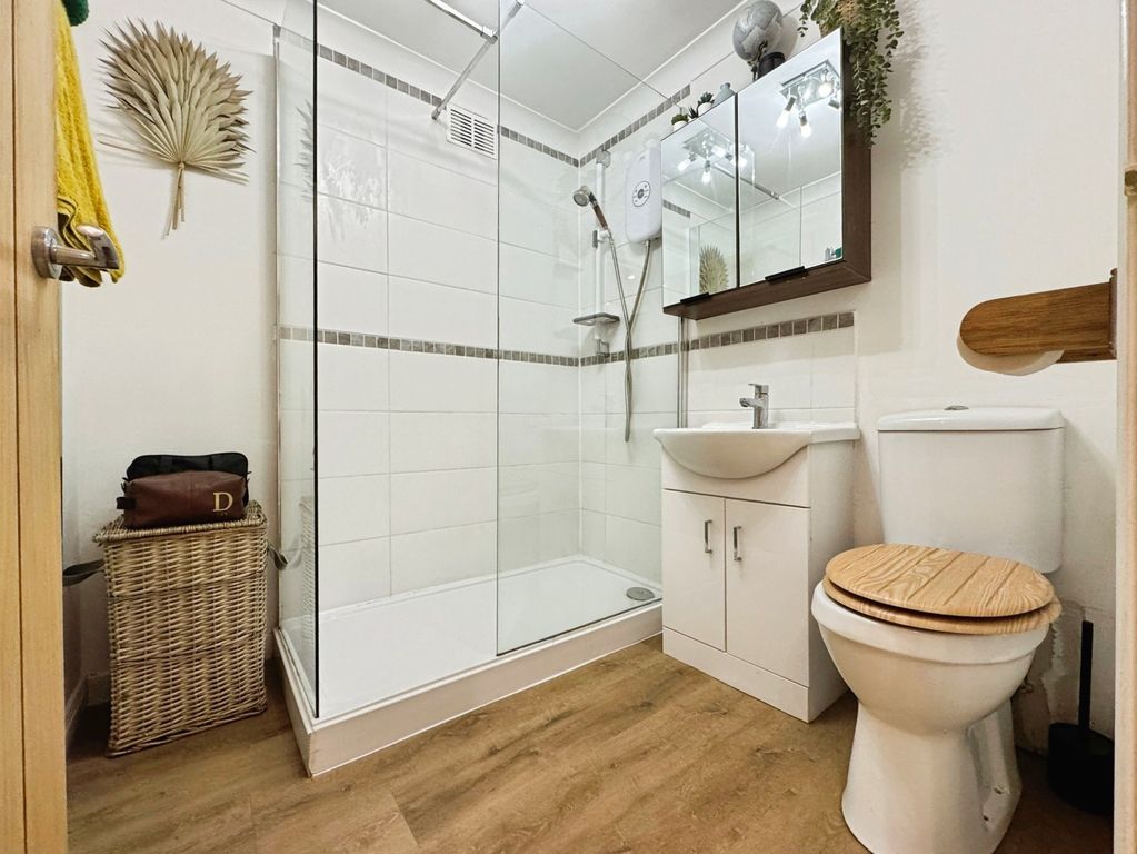 Additional image 8 of 1 bed flat for salePlymouth Road, Liskeard, Cornwall PL14