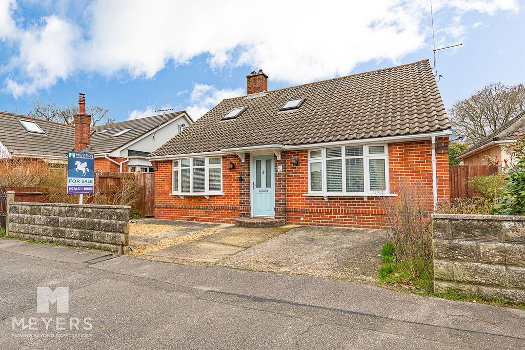 4 bed chalet for saleElm Avenue, Christchurch, 2 BH23
