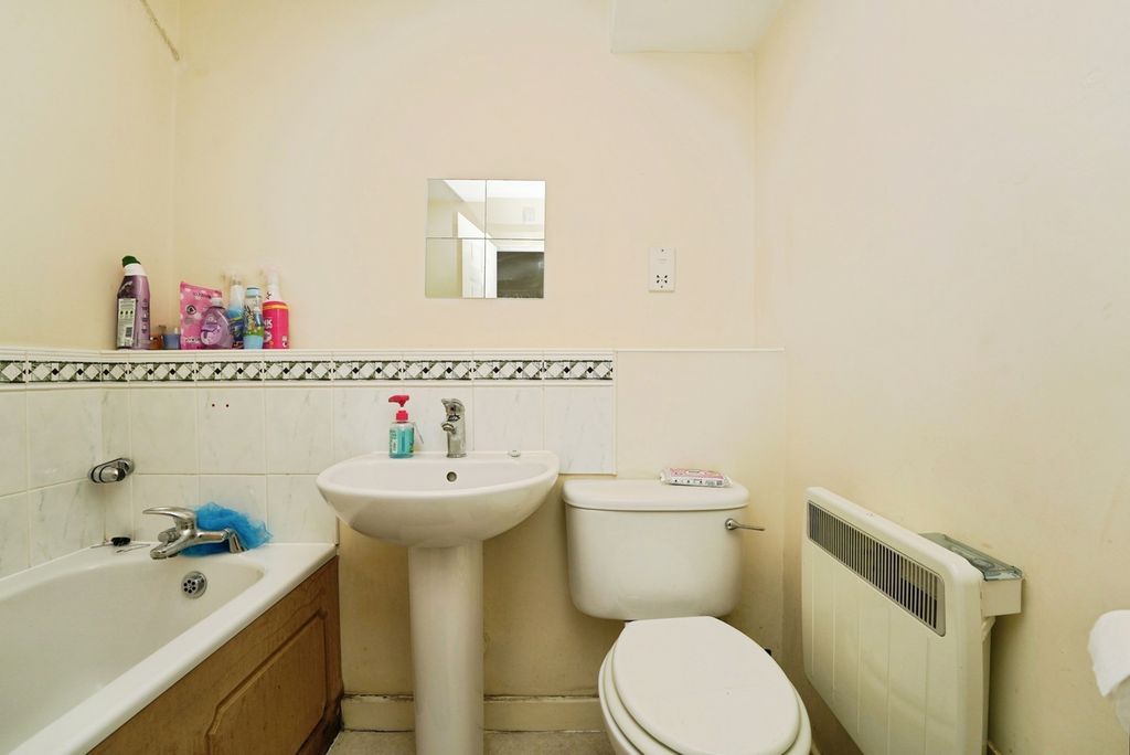 Additional image 7 of 2 bed flat for saleMill Bank, Evesham, Worcestershire WR11