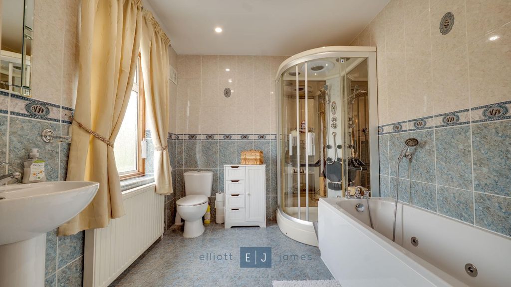 Additional image 31 of 5 bed detached house for saleLee Grove, Chigwell IG7