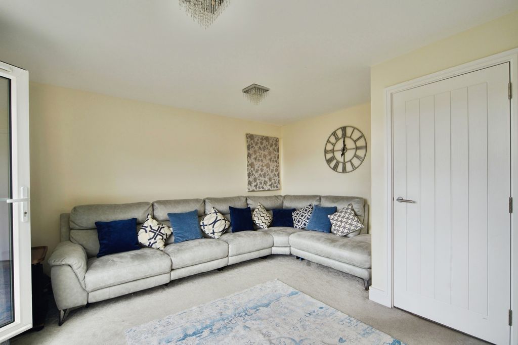 Additional image 11 of 4 bed end terrace house for saleAlderwood Terrace, Chigwell IG7