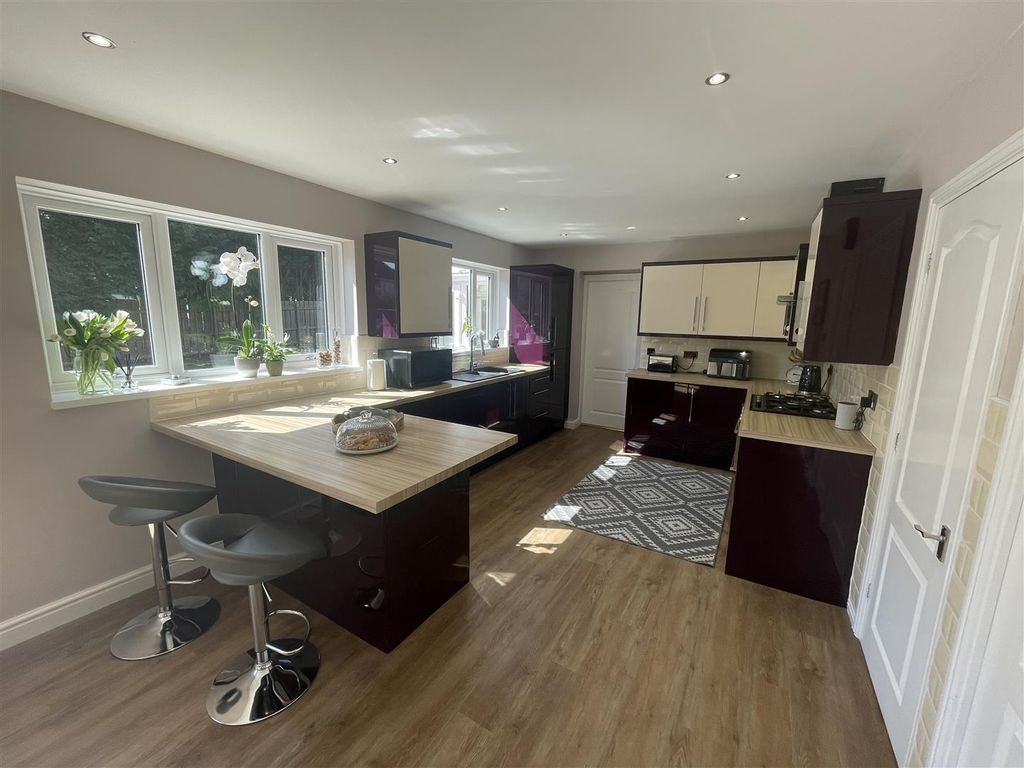 Additional image 5 of 6 bed detached house for saleLindisfarne Close, Chester Le Street DH2