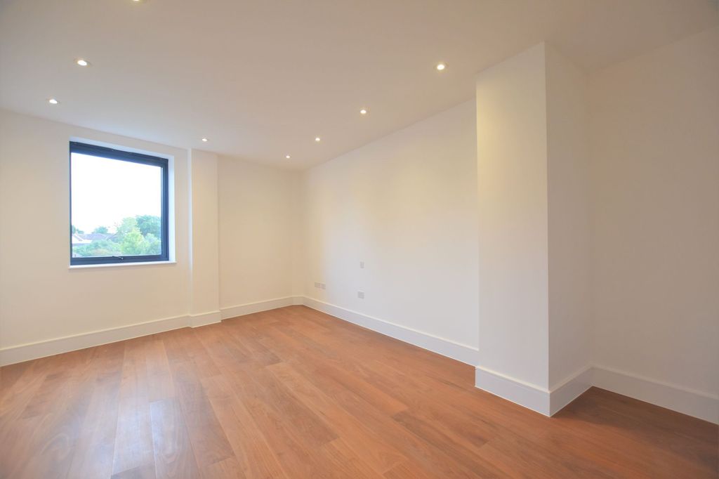 Additional image 12 of 3 bed flat for saleHigh Road, Chigwell IG7